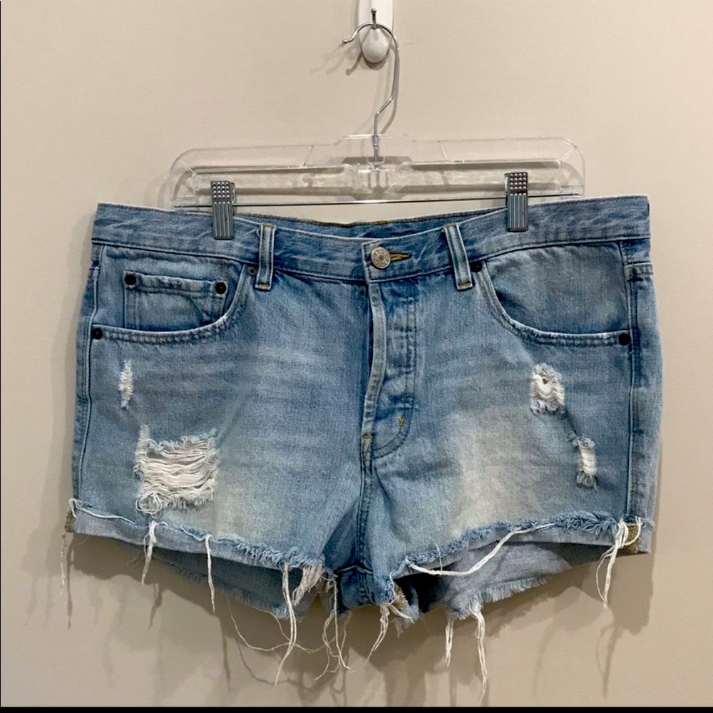 BDG CUT OFF SHORTS